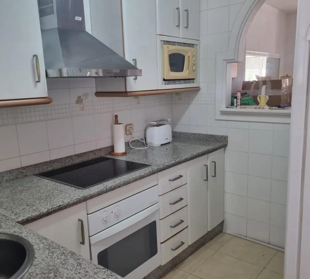 הוילה מיחאס קוסטה Beautiful Detached House With Garden בית נופש