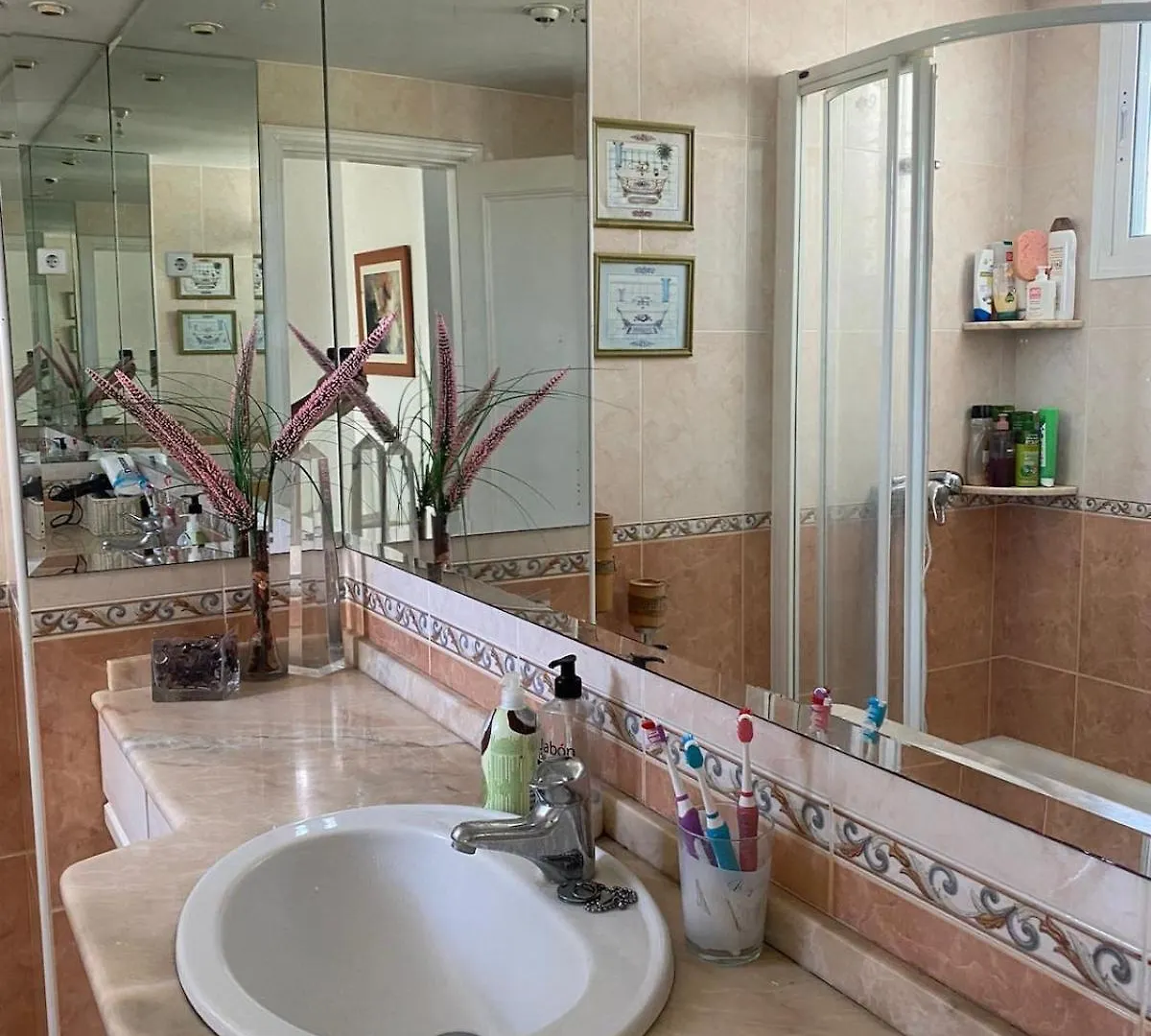 הוילה מיחאס קוסטה Beautiful Detached House With Garden 0*,